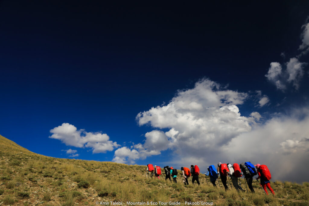 اطلاعیه برنامه صعود به قله نیزوا (3736 متر)